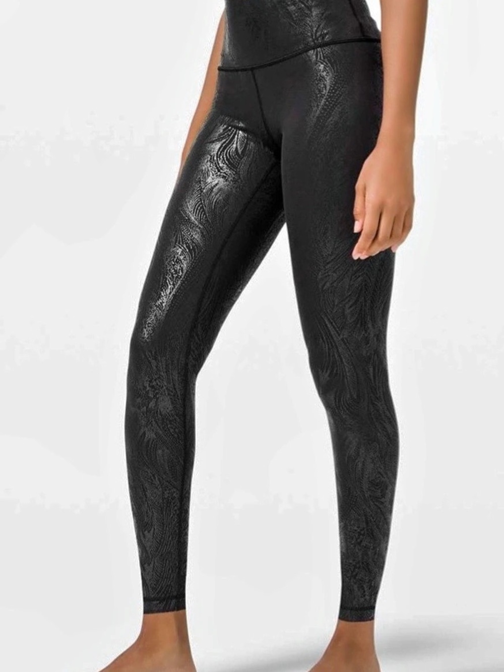 Lululemon NWT Wunder Under High-Rise
Tight Shine Acclimatize Black Black Foil 1